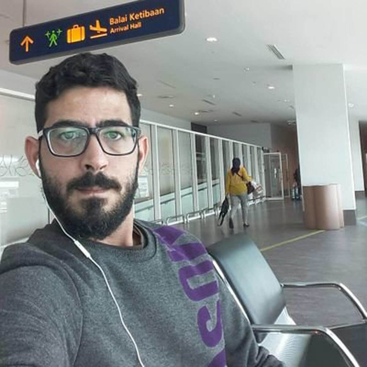 Syrian Refugee Stranded In Malaysian Airport Welcomed By Canadian